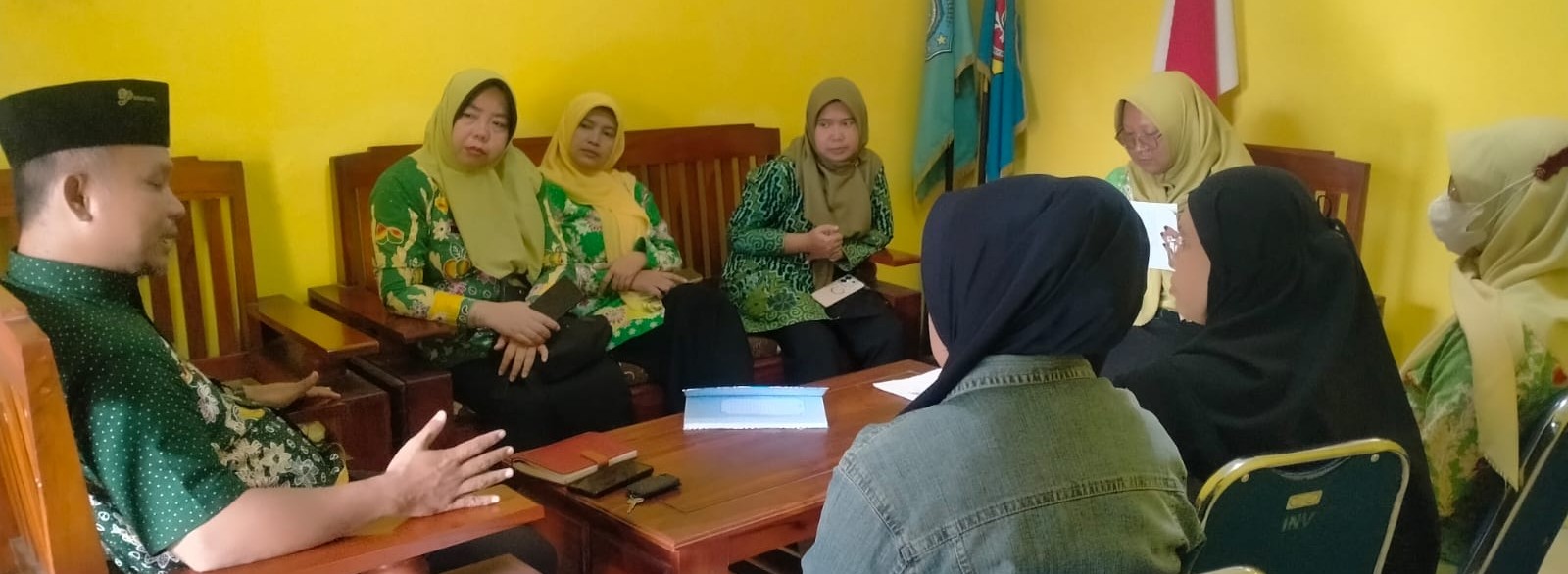 Kedatangan Tamu dari Posko Kesehatan di Kantor Desa Tunggulwulung